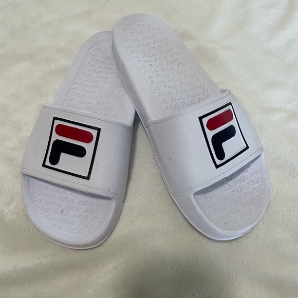 Fila slides - Picture 3 of 9